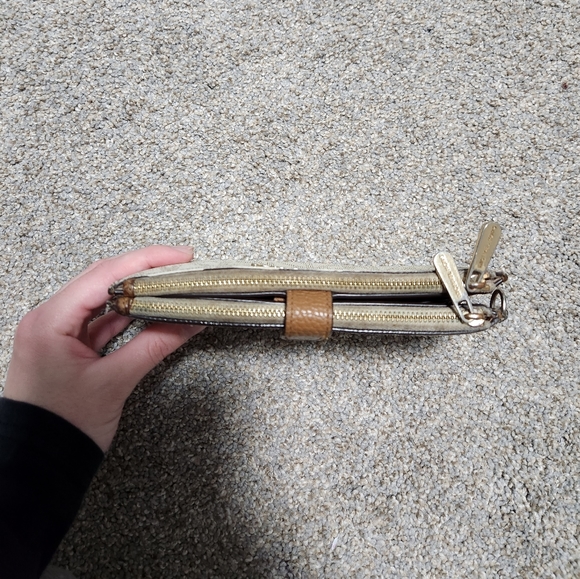 Michael Kors wallet - Picture 2 of 7